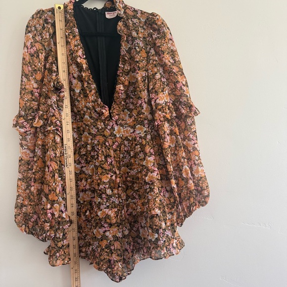 Showpo Liadi Playsuit Jumpsuit wome longsleeve plunge playsuit Black Floral Sz 8 - Picture 6 of 16